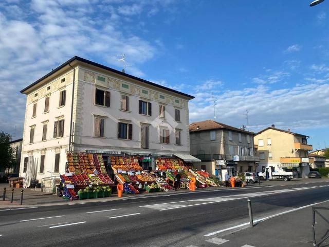 Palazzina commerciale in vendita a Reggio Emilia