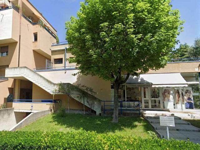 Palazzina commerciale in vendita a Reggio Emilia