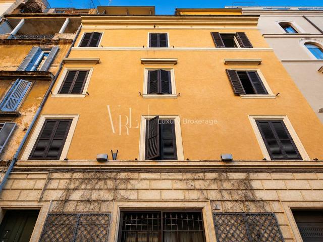 Palazzina commerciale in vendita a Roma