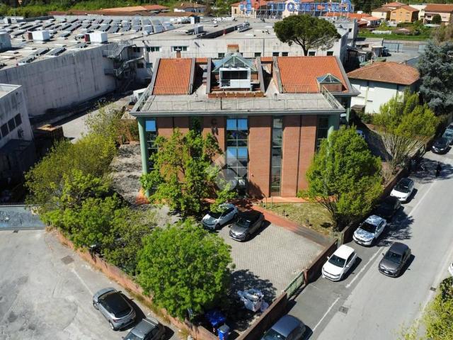 Palazzina commerciale in vendita a San Giuliano Terme