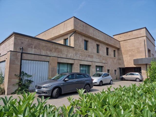 Palazzina commerciale in vendita a Santa Croce Sull'Arno
