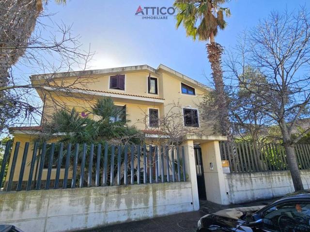 Palazzina commerciale in vendita a Sassari