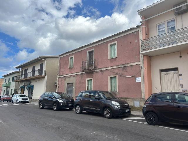 Palazzina commerciale in vendita a Sarroch