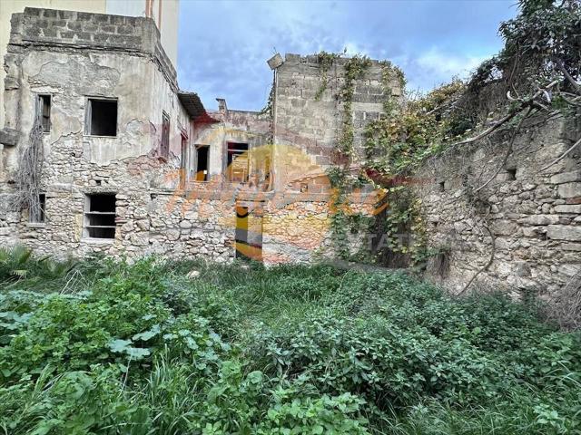 Palazzina commerciale in vendita a Siracusa