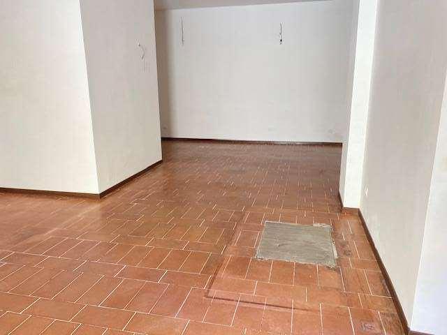 Palazzina commerciale in vendita a Spoleto