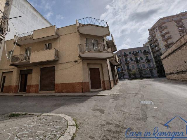 Palazzina commerciale in vendita a Taranto