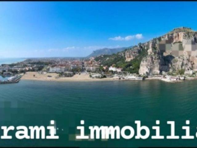 Palazzina commerciale in vendita a Terracina