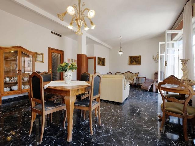 Palazzina commerciale in vendita a Teulada