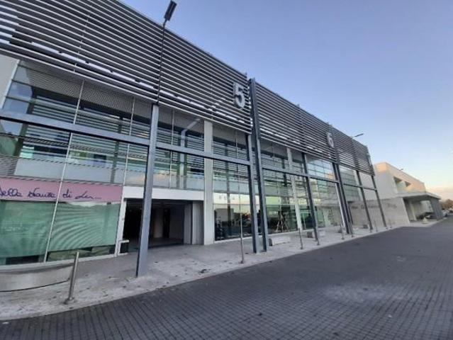 Palazzina commerciale in vendita a Tolentino