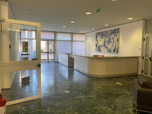 Palazzina commerciale in vendita a Torino