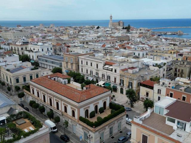 Palazzina commerciale in vendita a Trani