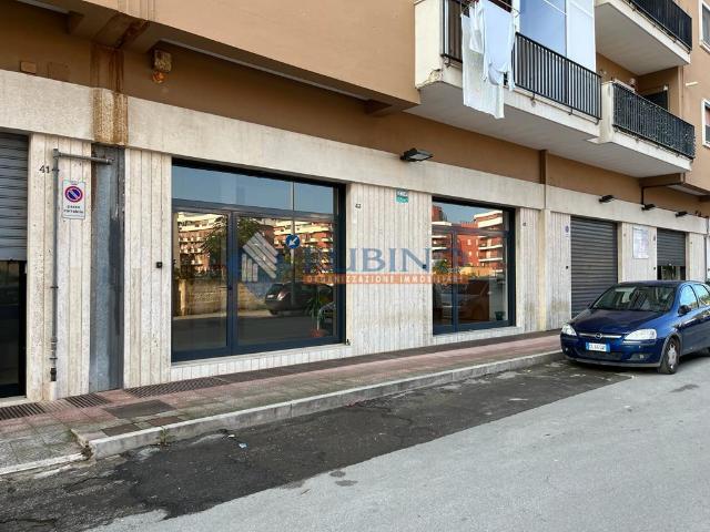 Palazzina commerciale in vendita a Trani