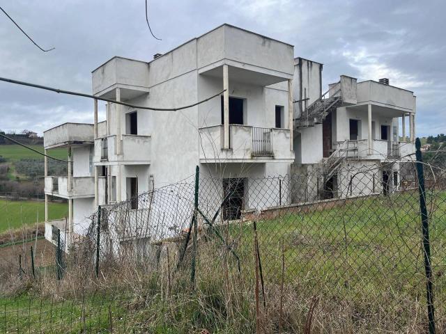 Palazzina commerciale in vendita a Trecastelli