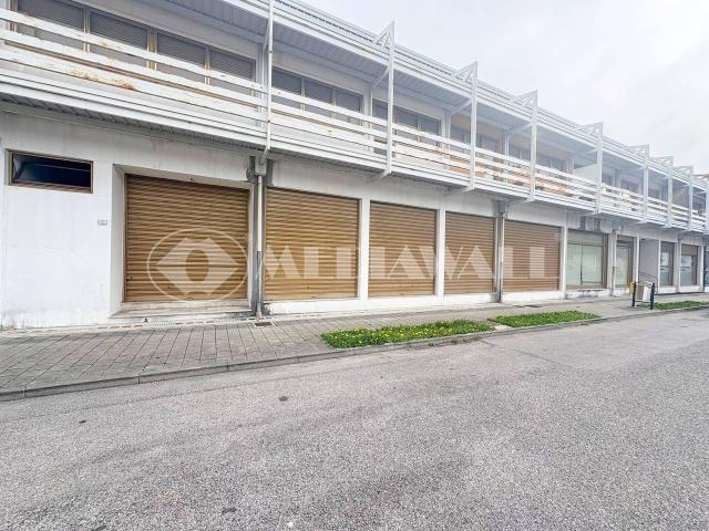 Palazzina commerciale in vendita a Vajont