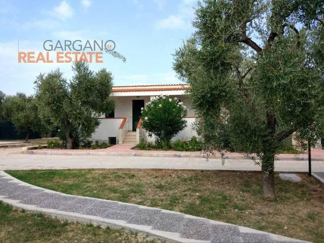 Palazzina commerciale in vendita a Vieste