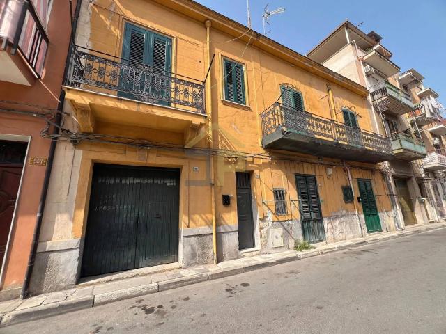 Palazzina in vendita a Palermo, Corso dei Mille