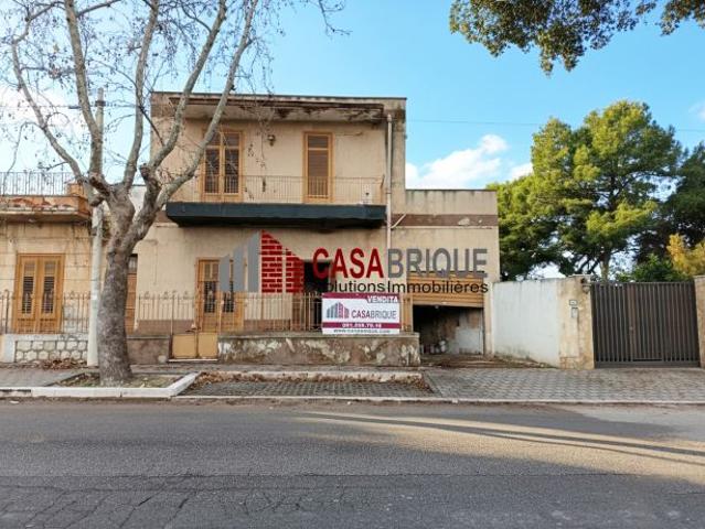 Palazzina indipendente su tre livelli da ristrutturare,Aspra