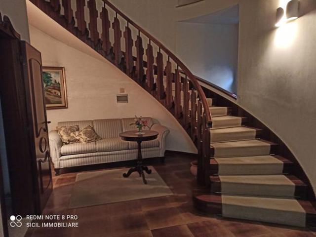 Palazzina indipendente terra cielo sviluppata su tre livelli