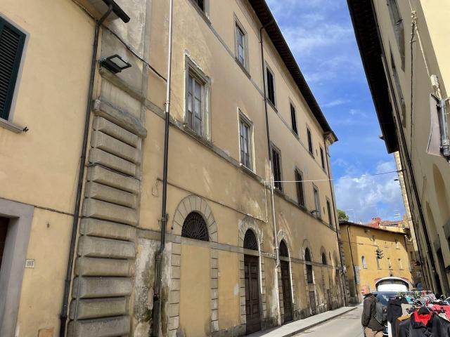 Palazzina uffici in vendita a Arezzo