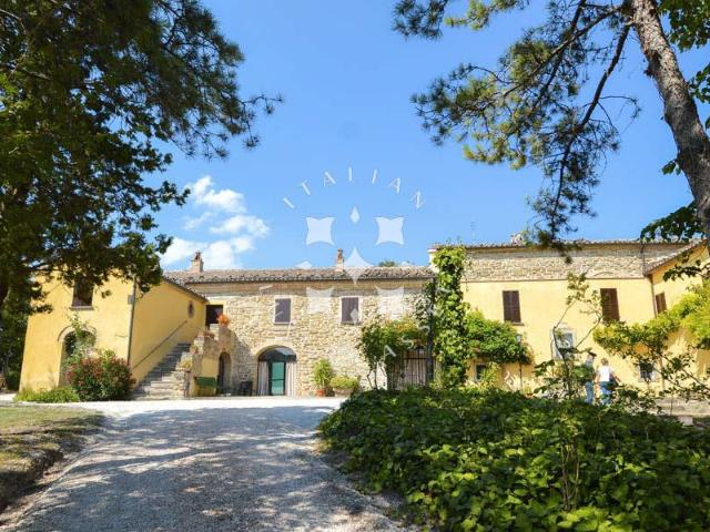 Palazzo del 17° Cent. Con Chiesa e Piscina In Posizione Domi. 609m² Pergola