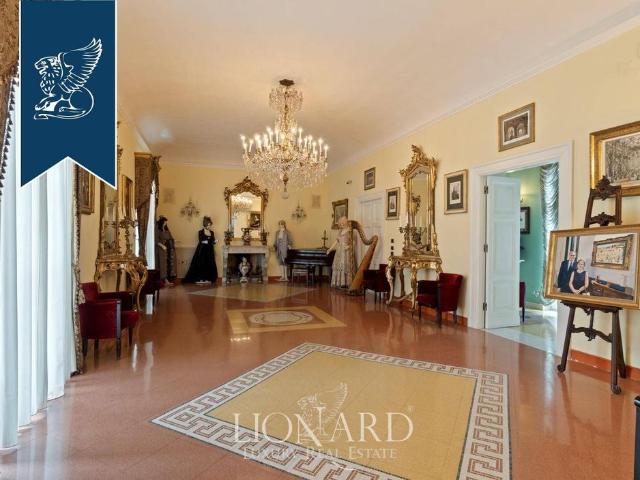 Palazzo di 1200 m² in vendita Santa Maria Capua Vetere, Campania