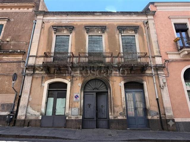 Palazzo di 263 mq a Centro Storico Acireale