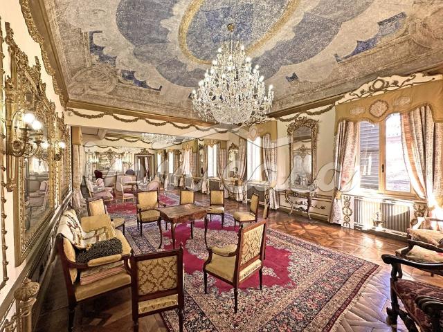 Palazzo di 2000 m² in vendita Monte Porzio, Marche