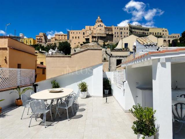 Palazzo di 210 mq a San Benedetto, Villanova Cagliari