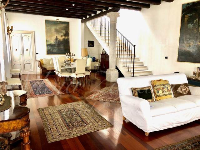 Palazzo di 360 m² in vendita Padova, Veneto