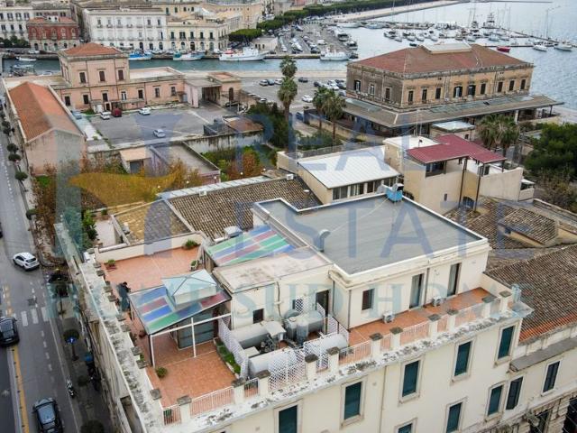 Palazzo di 380 m² in vendita Siracusa, Italia