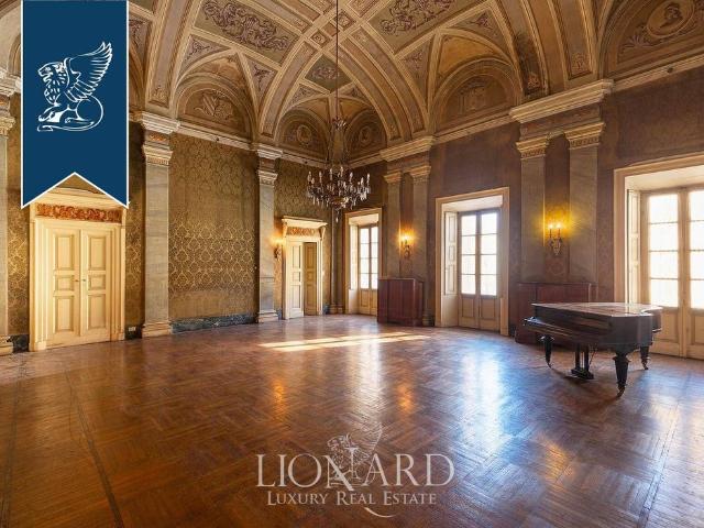 Palazzo di 4800 m² in vendita Cremona, Italia
