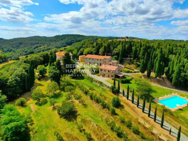 Palazzo di 4205 m² in vendita Gambassi Terme, Italia