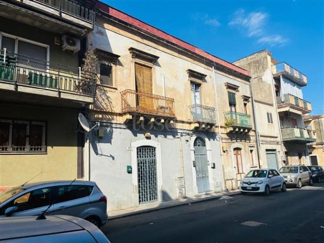 Palazzo di 433 mq a Province, Picanello Catania