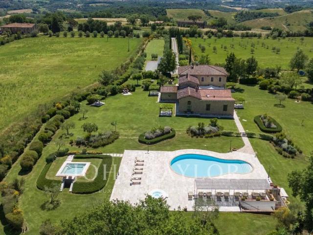 Palazzo di 500 m² in vendita Siena, Italia