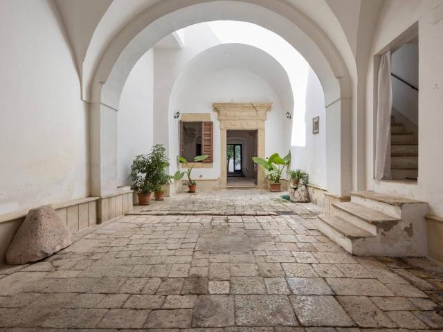 Palazzo di 677 m² in vendita Via Nicola Ingusci 21, Nardò, Lecce, Puglia