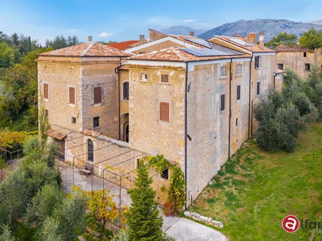 Palazzo di 700 m² in vendita Casalvieri, Lazio