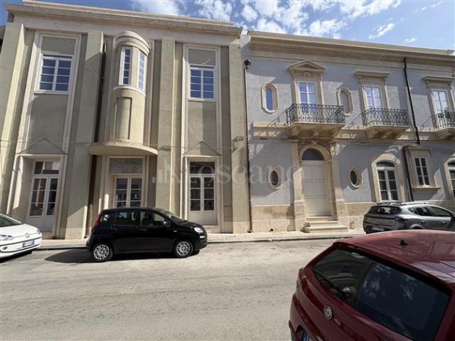 Palazzo di 813 mq a Gelone, Cadorna, Borgata, Santa Lucia Siracusa