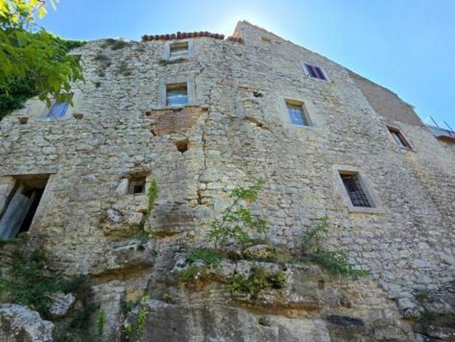Palazzo / Edificio in vendita a Baschi