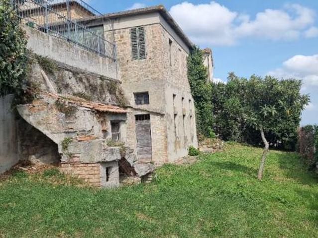 Palazzo / Edificio in vendita a Cupramontana