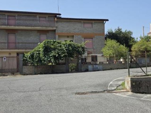 Palazzo / Edificio in vendita a Morlupo
