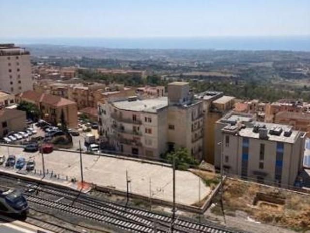 Palazzo Frangiamore,via Empedocle,piano intermedio,panoranico con posto auto