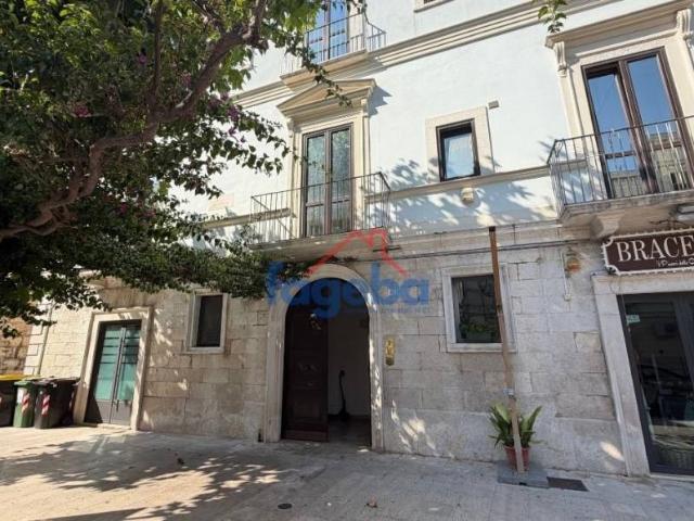 Palazzo in vendita a Trani via Giovanni Bovio, 93