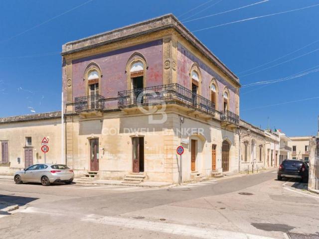 Palazzo in vendita a Vernole via Tripoli, 10 12