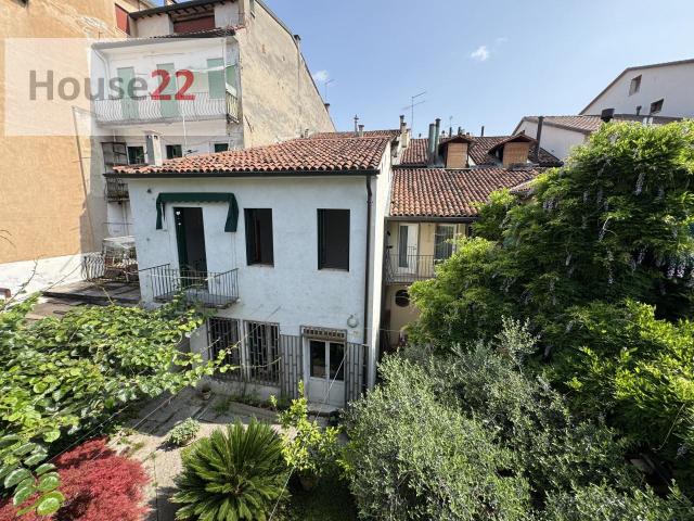 Palazzo in vendita a Vicenza