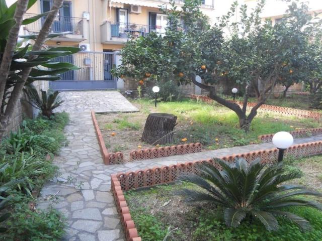 Palazzo in vendita a Villafranca Tirrena via Nazionale
