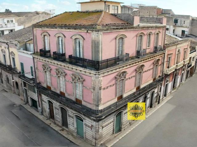 Palazzo in vendita a Vittoria