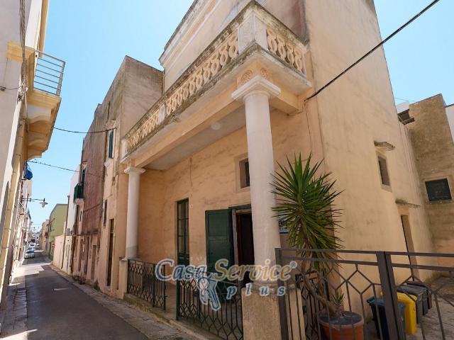 Palazzo in vendita a Alezio