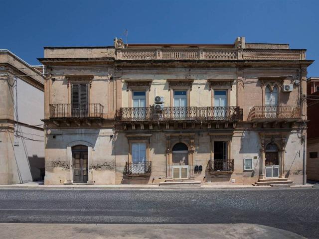 Palazzo in vendita a Avola
