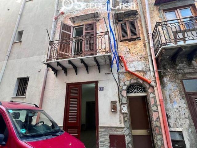 Palazzo in vendita a Carini