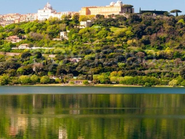 Palazzo in vendita a Castel Gandolfo piazza della Libertà